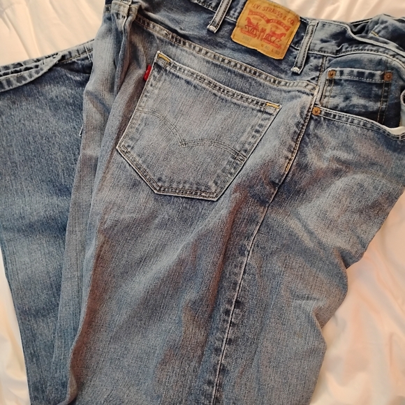 Levi's Relaxed Fit Men's Jeans in Classic Blue - Picture 2 of 3